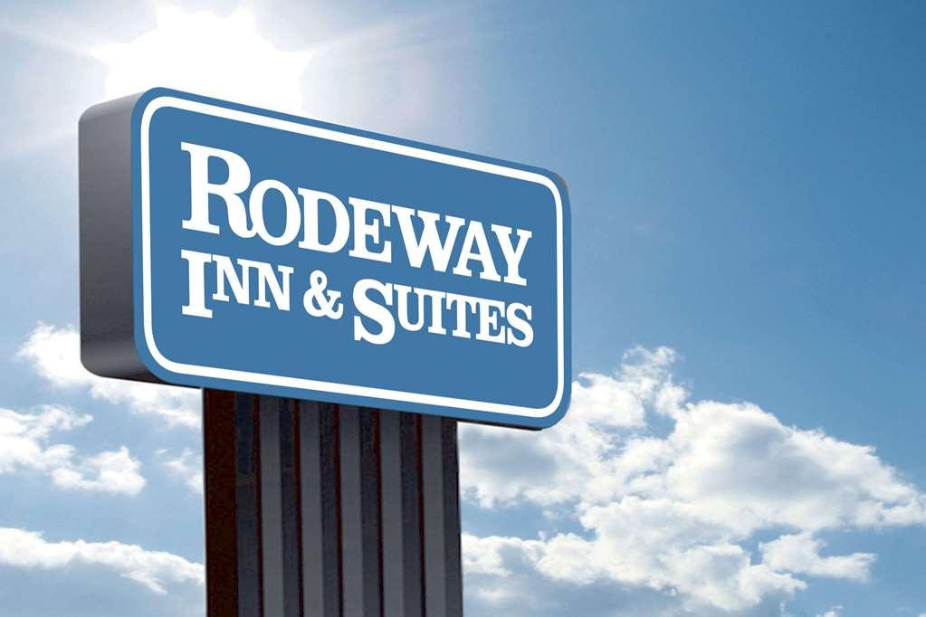 Rodeway Inn Grand Rapids Exterior photo